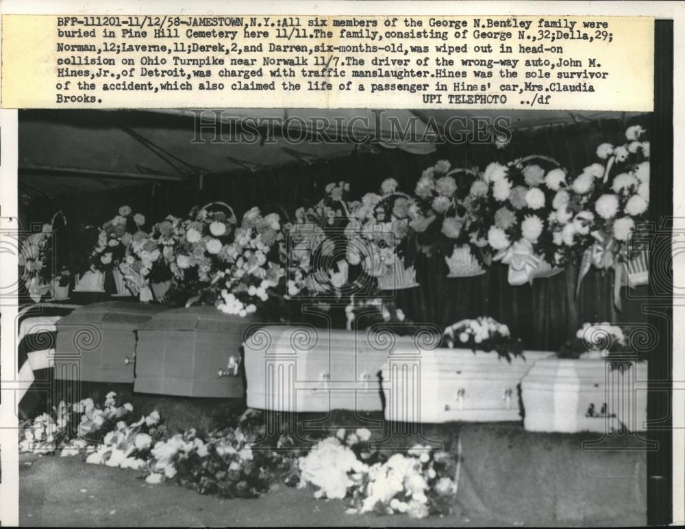 1958 Press Photo George N. Bentley family Pine Hill cemeary head on Collision - Historic Images