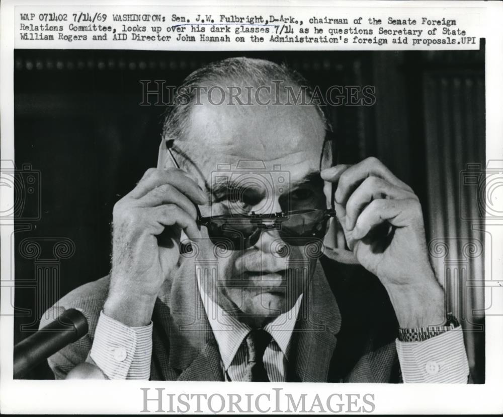 1969 Press Photo Sen J Wm Fulbright, D from Ark in D.C. - Historic Images