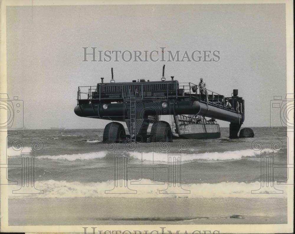 1956 Press Photo Retriever vehicle for Army transport by Letourneau Inc. - Historic Images