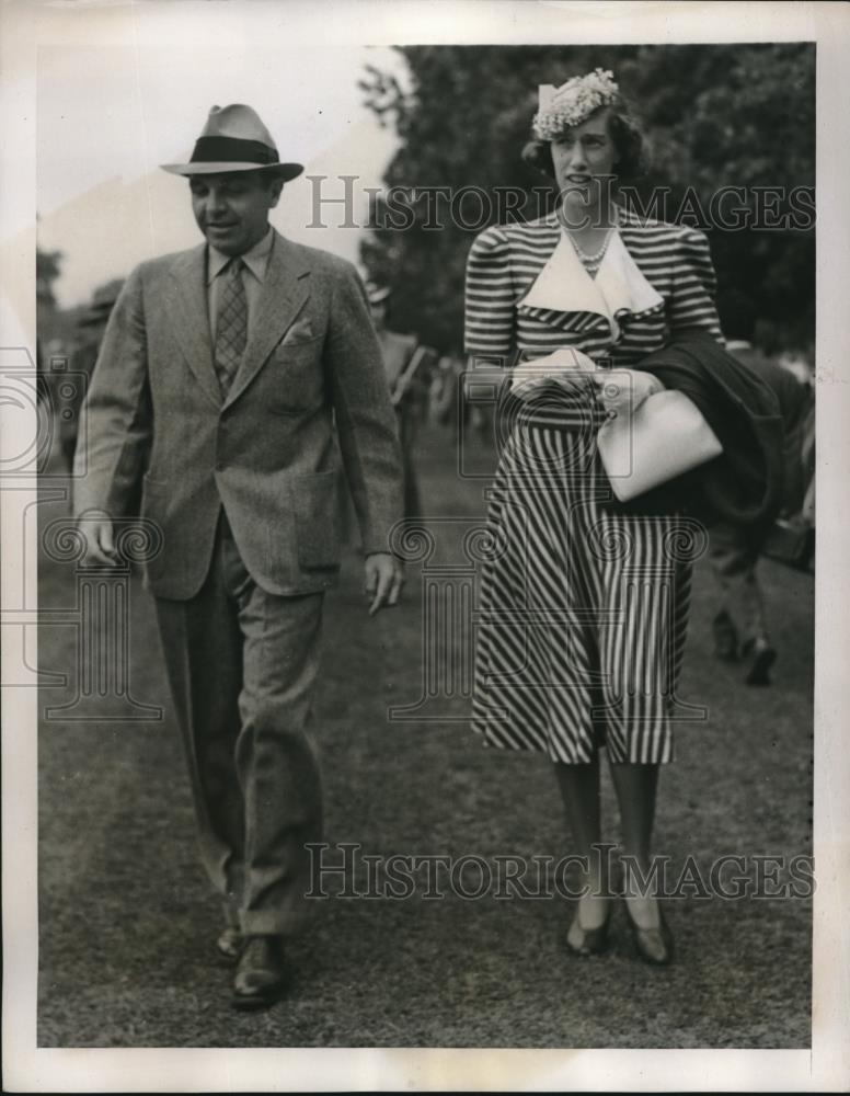 1939 Press Photo Two socialites at International Polo Matches in Westbury N.Y. - Historic Images