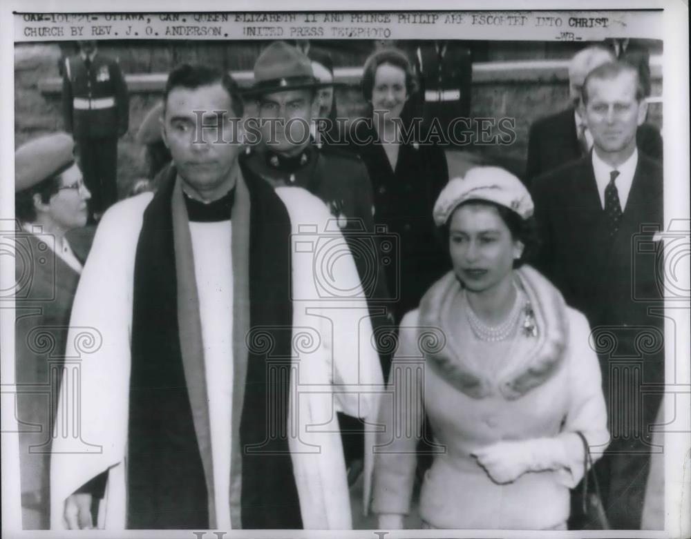 1957 Press Photo Queen Elizabeth &amp; Prince Philip &amp; Rev JO Anderson in Ottawa, Ca - Historic Images