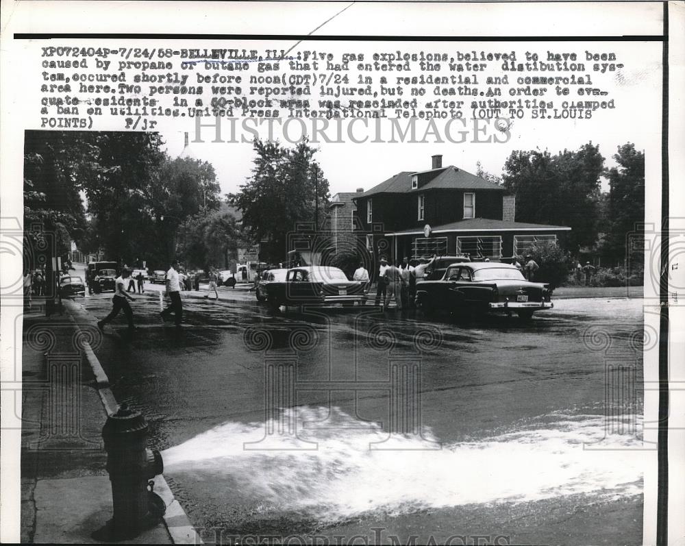 1958 Press Photo Belleville, Ill gas explosions in water mains cause flooding - Historic Images