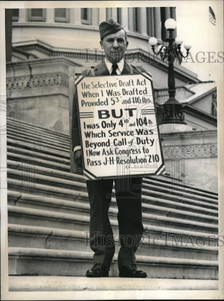 1937 Press Photo Nicholas Casale seeks medal for serving in war despite height - Historic Images