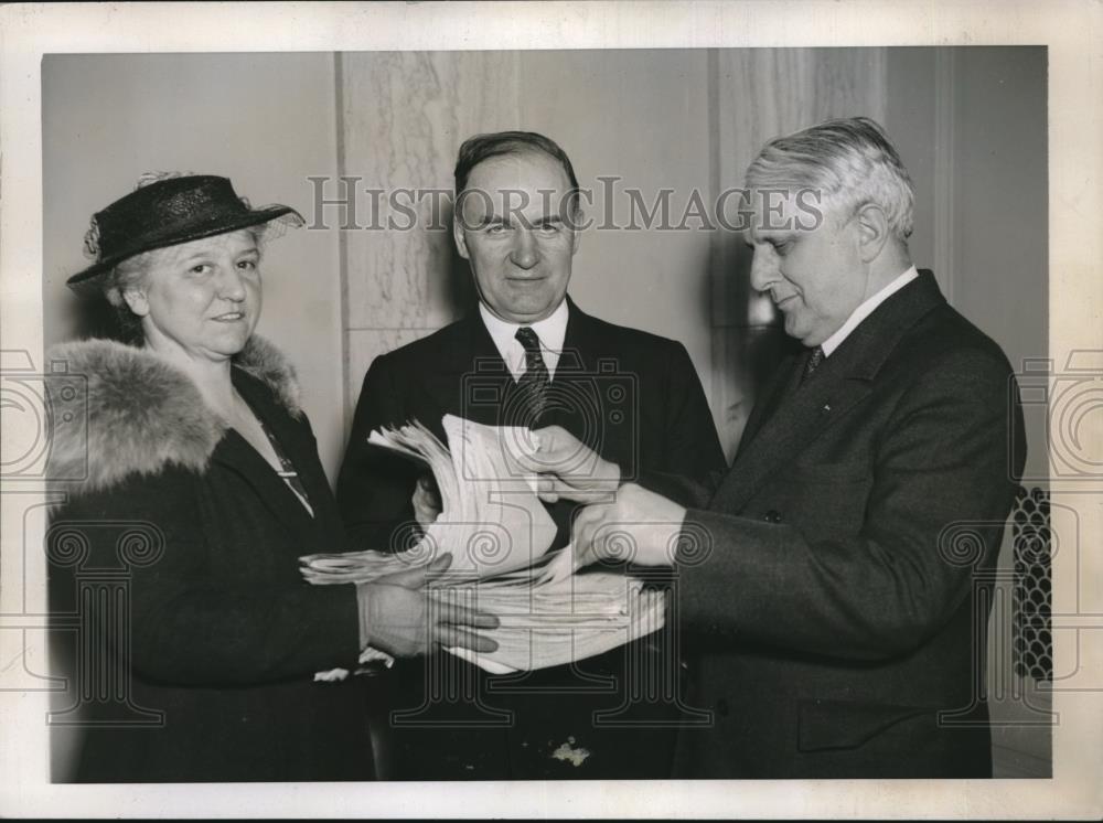 1937 Press Photo Mrs. Edgar William McAllister, Edward R. Burke & J. Davis - Historic Images