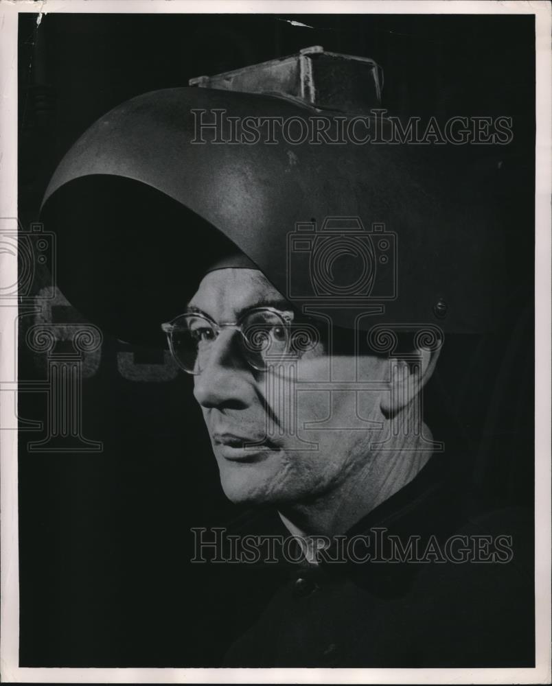 1953 Press Photo welder and a welder mask in 1950s - Historic Images