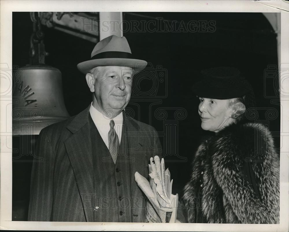 1939 Press Photo Mr &amp; Mrs Dwight Davis in New York Aquitania Leaving for England - Historic Images