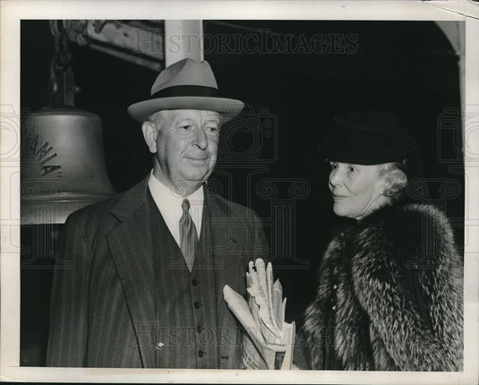 1939 Press Photo Mr & Mrs Dwight Davis in New York Aquitania Leaving for England - Historic Images
