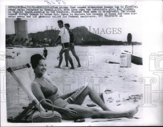 1963 Press Photo Kay Hickman On Waikiki Beach After Storm Clears - Historic Images