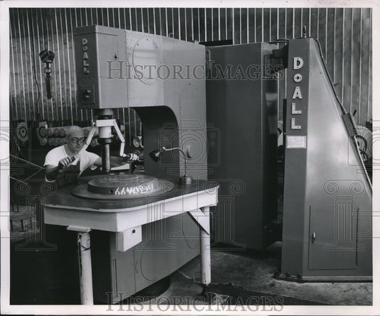 1954 Press Photo Doall die filler at Doall Company in Des Plaines, Ill - Historic Images