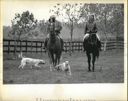 1966 Press Photo Mrs. Dupont up at Woodstock Farms. - Historic Images