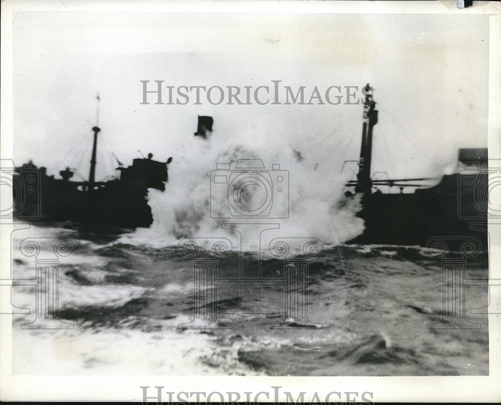 1942 Press Photo Depth Charge from A United Nations Naval Vessel - Historic Images