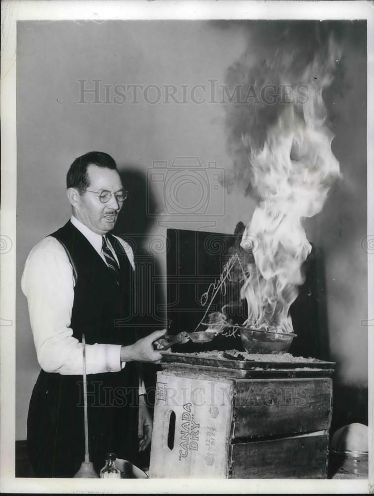 1942 Press Photo Joseph Risinger of Socony-Vacuum Oil demonstrates fire safety - Historic Images