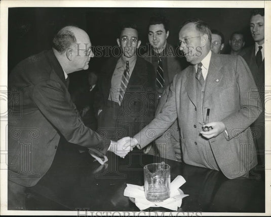 1939 Press Photo Group at the trial of Joe Shae anf William H. Cormack - Historic Images
