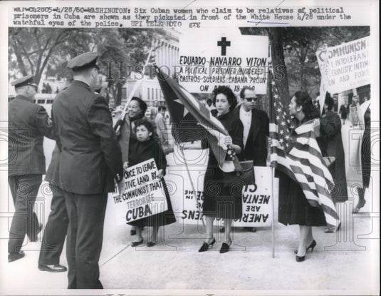 1950 Press Photo Cuban women picketing in front of the White House - Historic Images
