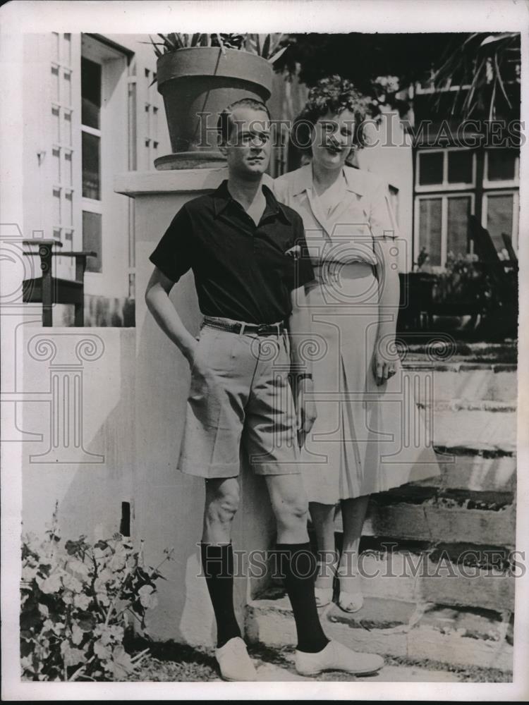 1937 Press Photo Mr &amp; Mrs Martin Van Buren Morris At Waterloo House - Historic Images