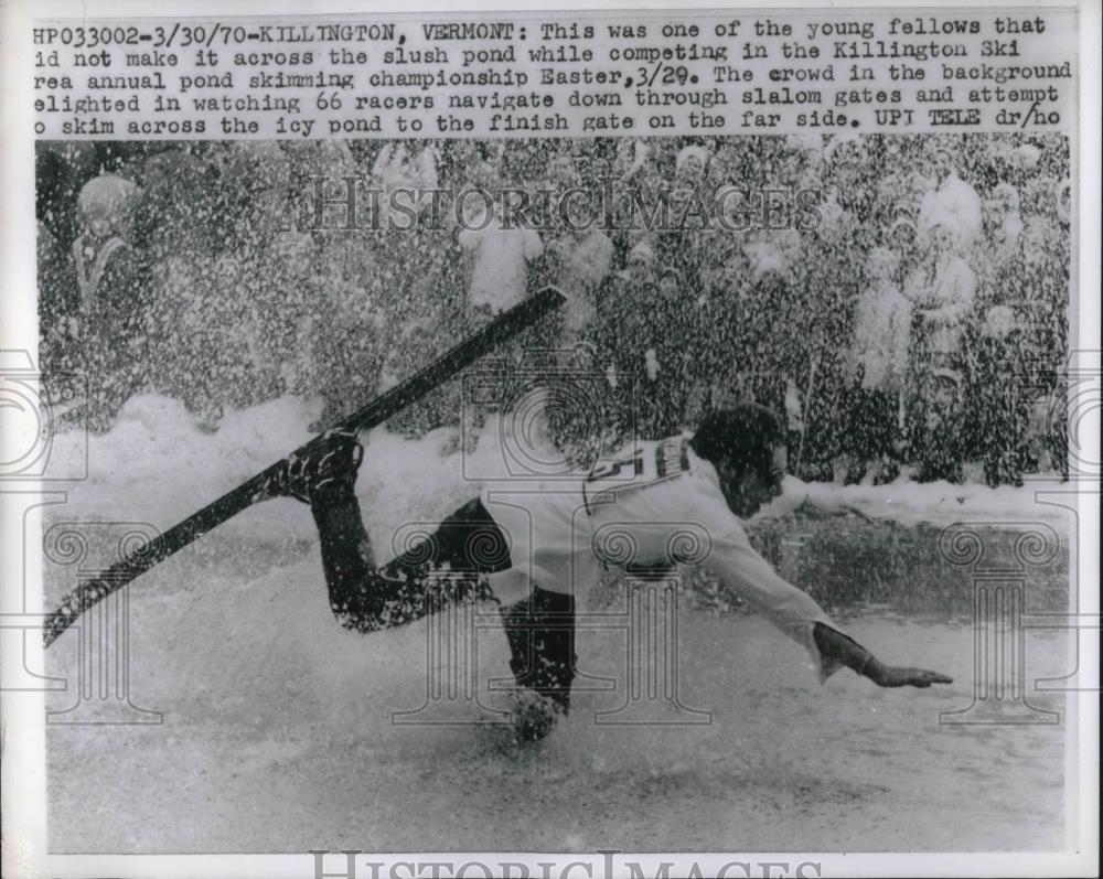 1970 Press Photo Man Competes In Kinnington Pond Skimming Championship - Historic Images