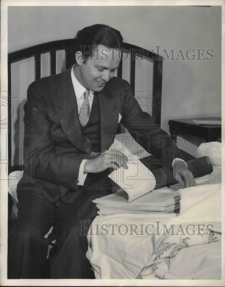 1933 Press Photo David Olson Author of Charges of Income Tax Evasions of Gulf - Historic Images