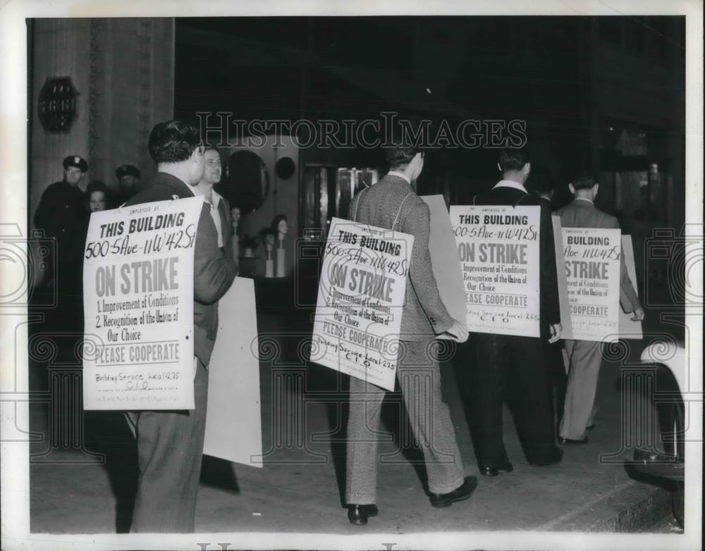 1941 Press Photo Elevator strikers at 42 st &amp; 500 Ave in NYC - Historic Images