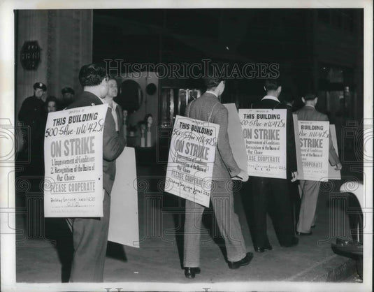 1941 Press Photo Elevator strikers at 42 st & 500 Ave in NYC - Historic Images