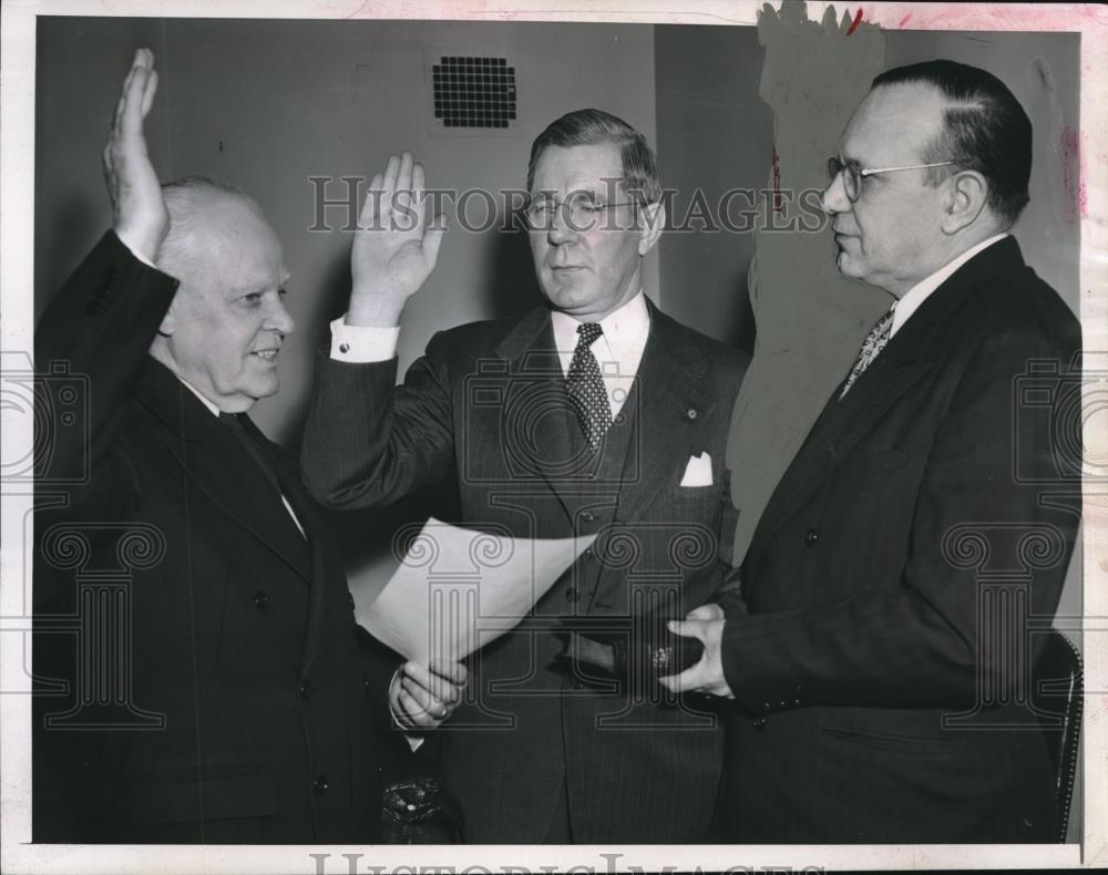 Press Photo Judge Ambrose O&#39;Connell Administers Oath Of Office To Frank Creedon - Historic Images