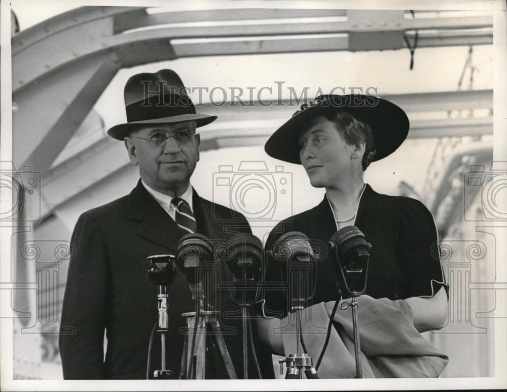 1938 Press Photo Harold Ickes of the US Government and Bride Jane Dahlman - Historic Images