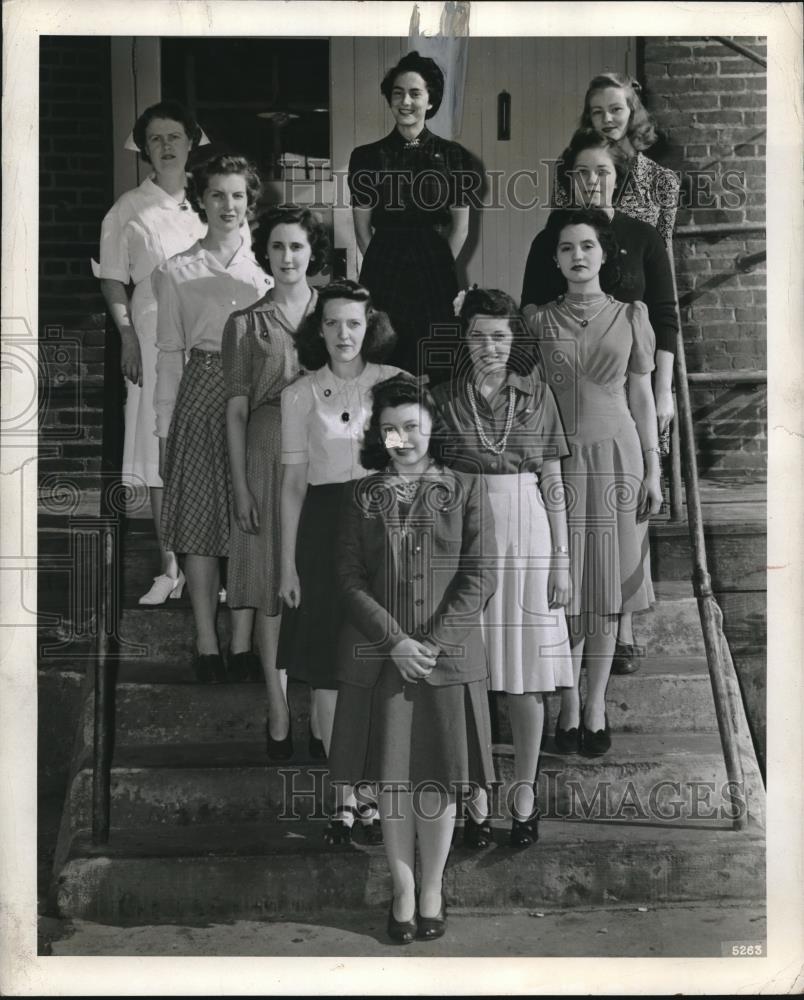 1942 Press Photo Cleveland Tractor Co. Women&#39;s Auxillary members - Historic Images