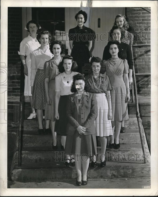 1942 Press Photo Cleveland Tractor Co. Women's Auxillary members - Historic Images