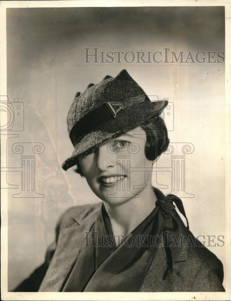 1933 Press Photo Marion Valle model in tweed hat - Historic Images