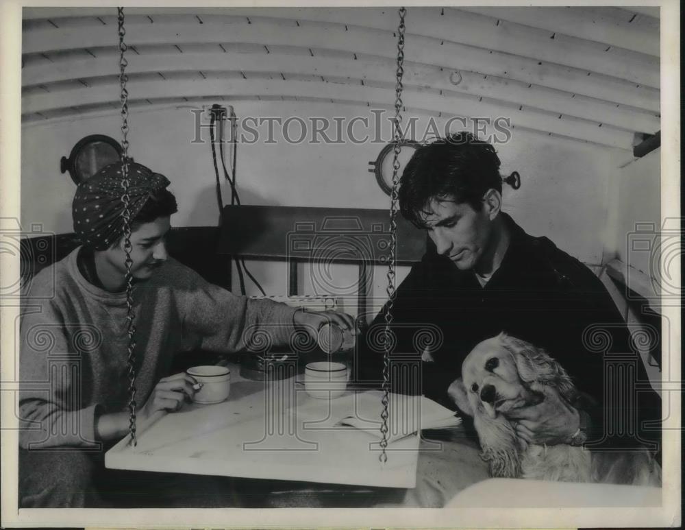 1946 Press Photo Mary &amp; John Motlow Have 2 Homes Project Apartment &amp; Sail Boat - Historic Images