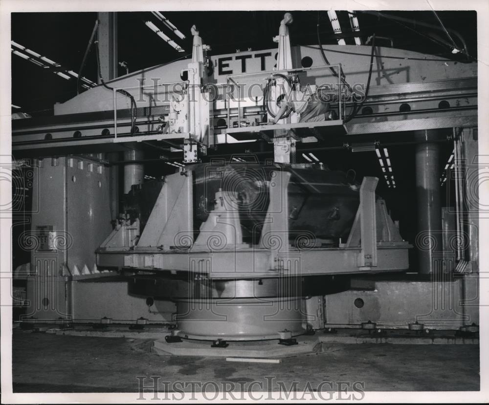 1951 Press Photo 24 Foot Betts Vertical Boring Mill Used To Mount - neb81212 - Historic Images