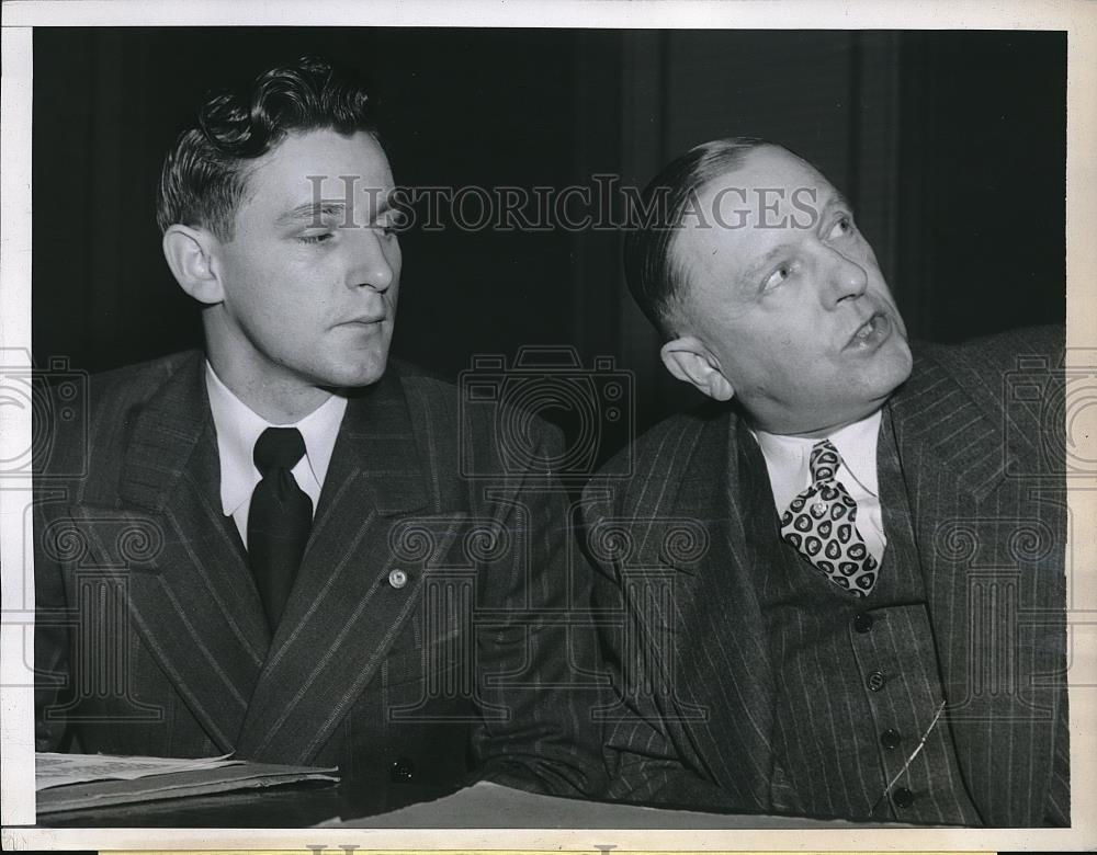 1946 Press Photo Vorhes Newton, 24, with his attorney Leo Friedman - Historic Images