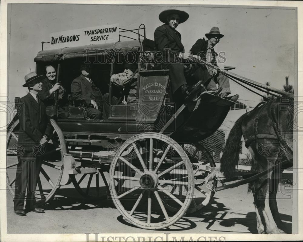 1943 Press Photo San Francisco, Wells Fargo stagecoach at bay Meadows race - Historic Images