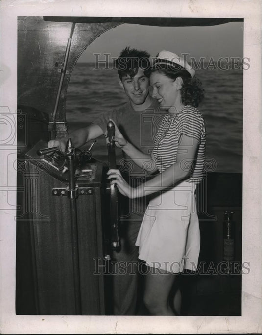 1944 Press Photo Mrs. Verd Lemon & Mike Sadler on The Skipper - neb82954 - Historic Images