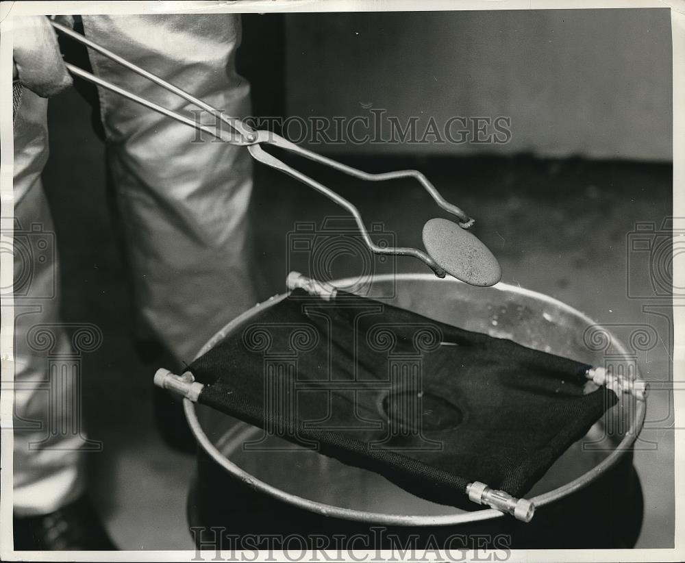 1960 Press Photo Solidified slug of steel lifted off fabric - Historic Images