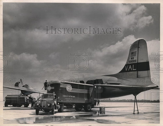 1946 Press Photo Vandalia , Paairport & plane loaded with egg shipment - Historic Images