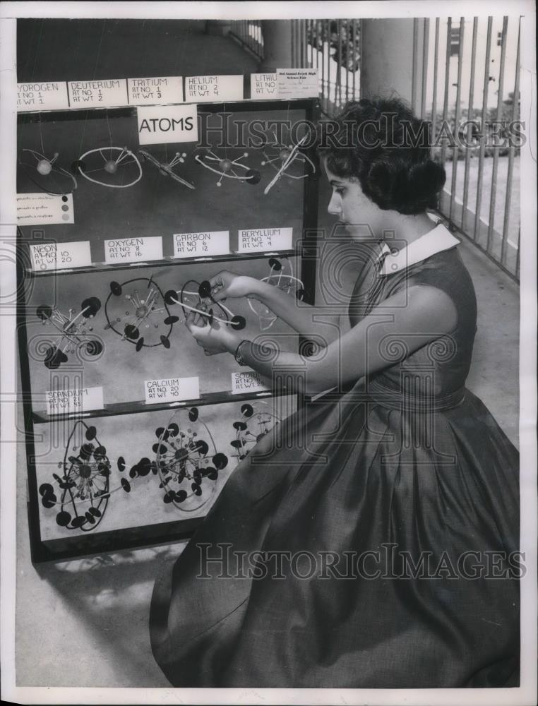 1957 Press Photo Beth Leeft High School Senior Structure of Atoms Exhibits - Historic Images