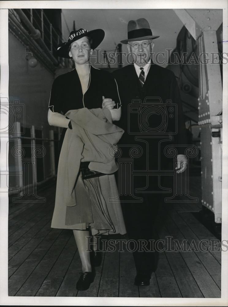 1938 Press Photo Harold Ickes Sec of Interior arrives NY abord SS Ile de France - Historic Images