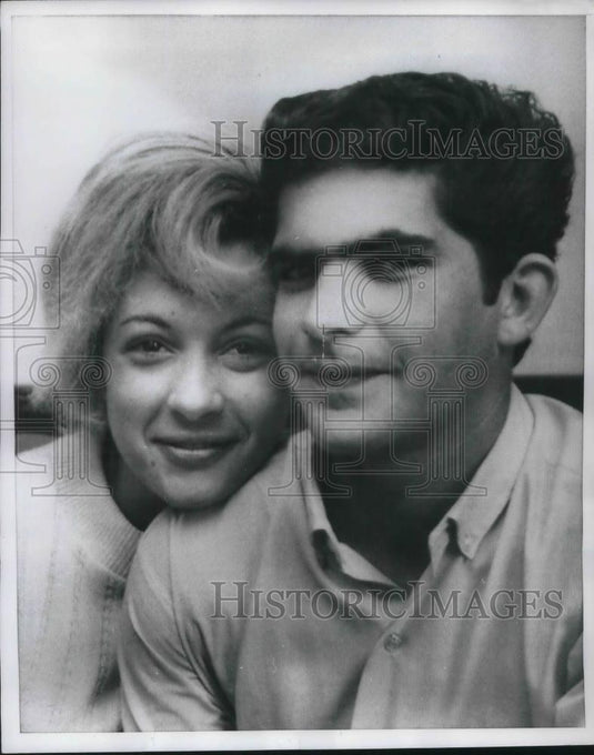 1968 Press Photo Sydney, AAustralia, US Marine Cpl James BElveu & bride Cheryl - Historic Images