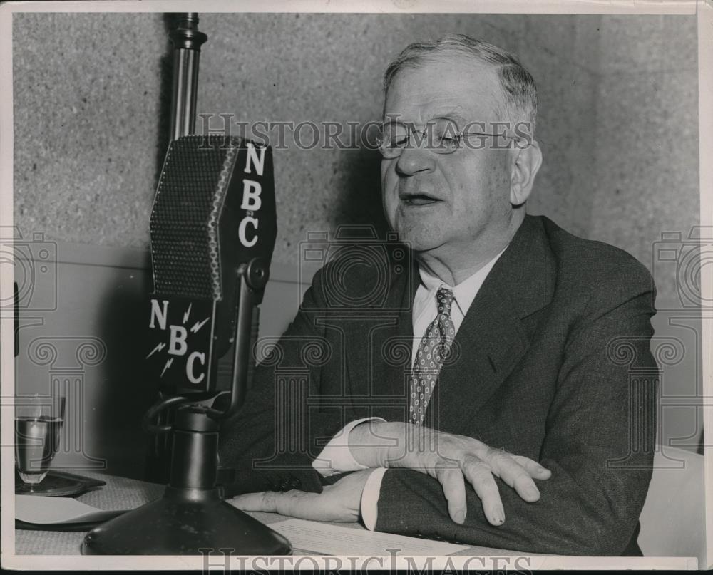 1940 Press Photo D.C. Sec of the Interior, Harold Ickes on NBC radio - Historic Images