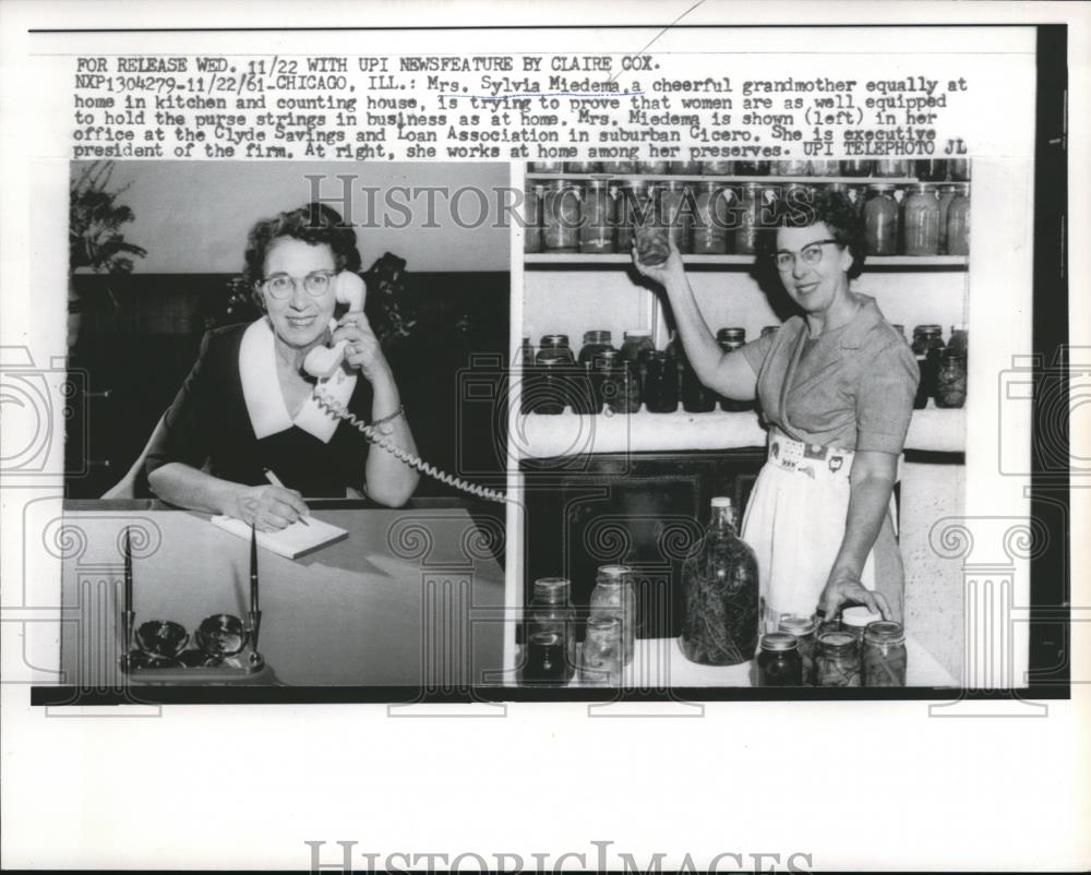 1961 Press Photo Chicago, Ill Mrs Sylvia Miedema at her office &amp; her home - Historic Images