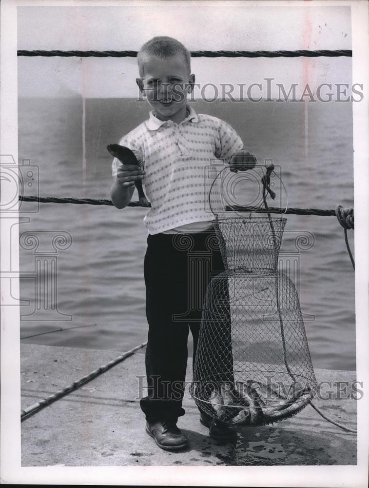 1961 Press Photo Billy Rugman With Fresh Caught Fish - Historic Images