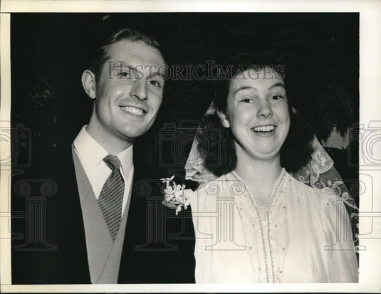 1941 Press Photo Mr & Mrs Edward Proctor Elliott Leaving St Paul's Church - Historic Images