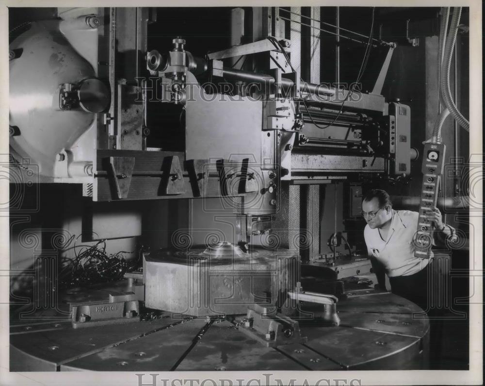 1955 Press Photo ALCOA Aluminum Co of America 84 inch vertical baring - Historic Images