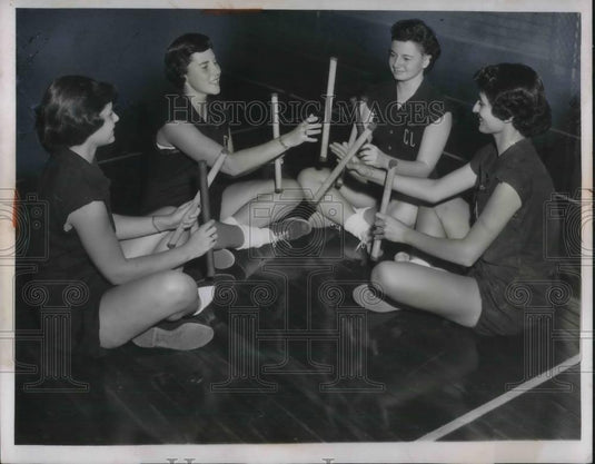 1954 Press Photo quartet of girls playing Lummi Sticks in Cleveland - Historic Images