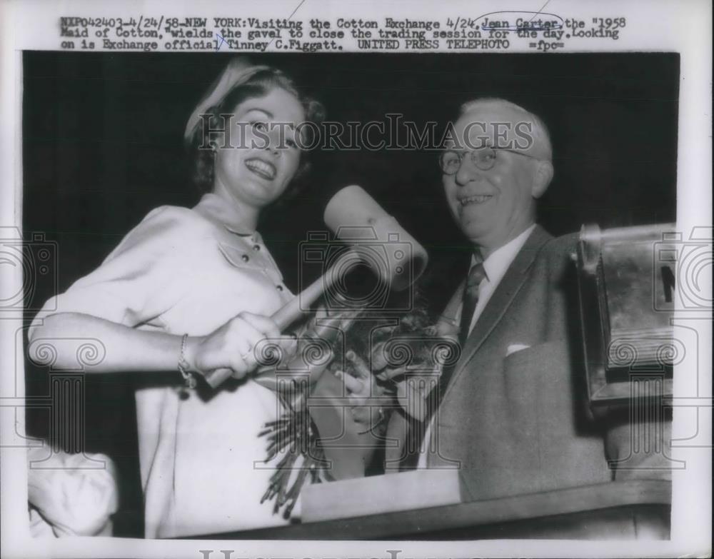 1958 Press Photo Cotton Exchange Jean Carter Maid of Cotton Closes Trade Session - Historic Images