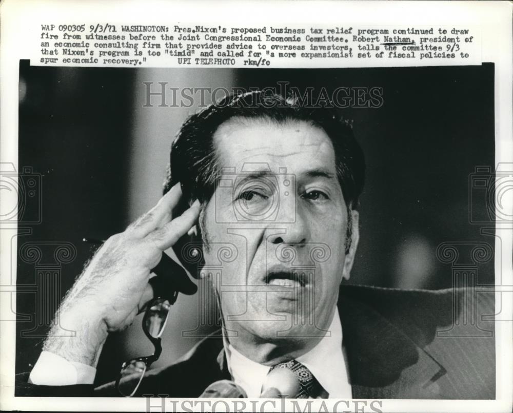 1971 Press Photo Wash.D.C. Robert Nathan,pres of economic firm - Historic Images