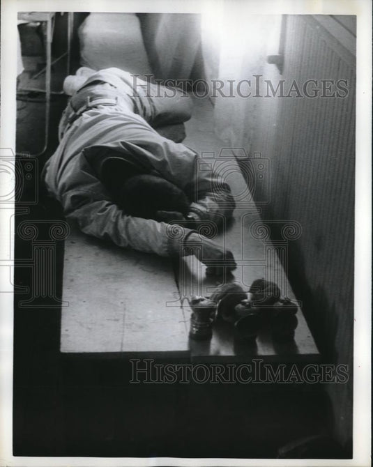 1962 Press Photo Phillipsburg,Pa volunteer at mine rescue worn out - Historic Images