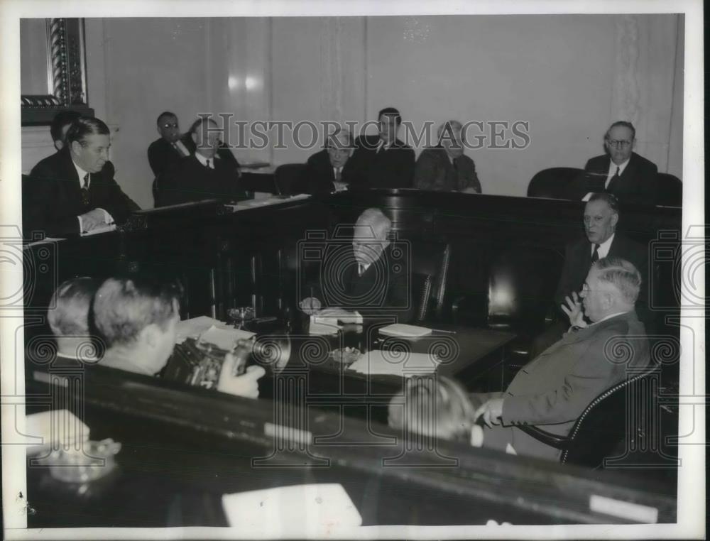 1943 Press Photo Secretary of Interior Howard Ickes &amp; Oil Coordinator - Historic Images