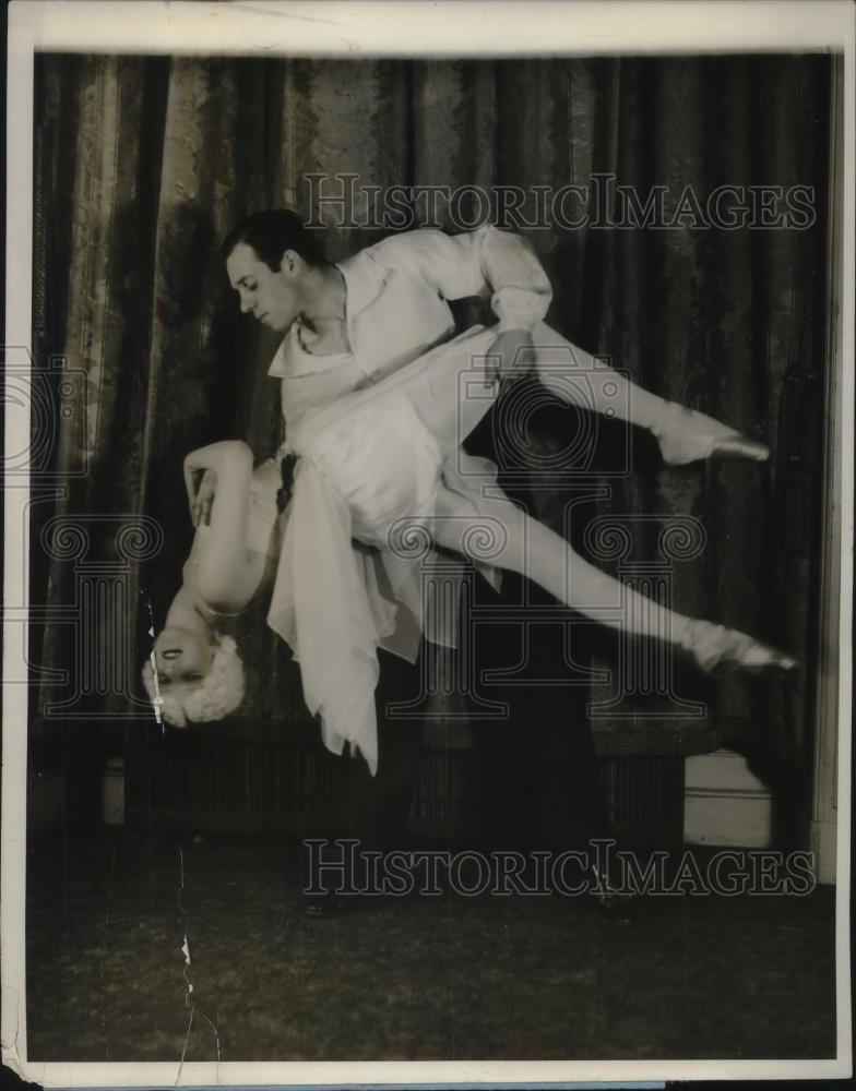 1927 Press Photo Dorothy Hubbard,Wm Hughes rehearse Societ charity play ball - Historic Images