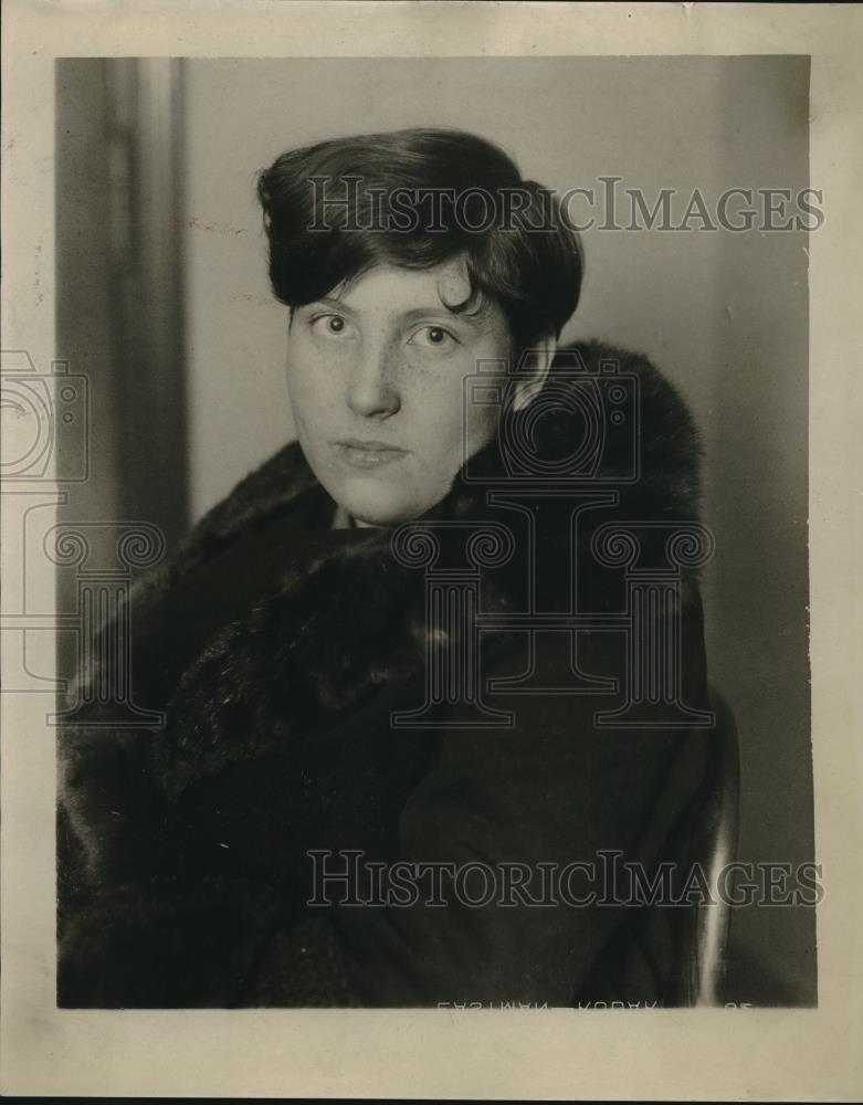 Press Photo Patricia Moore At Police Station - Historic Images